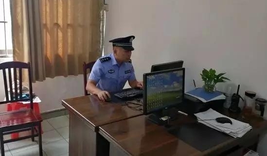 �������ӽ�ͷ���˿�������������һ�п����Ʒ������ߣ�