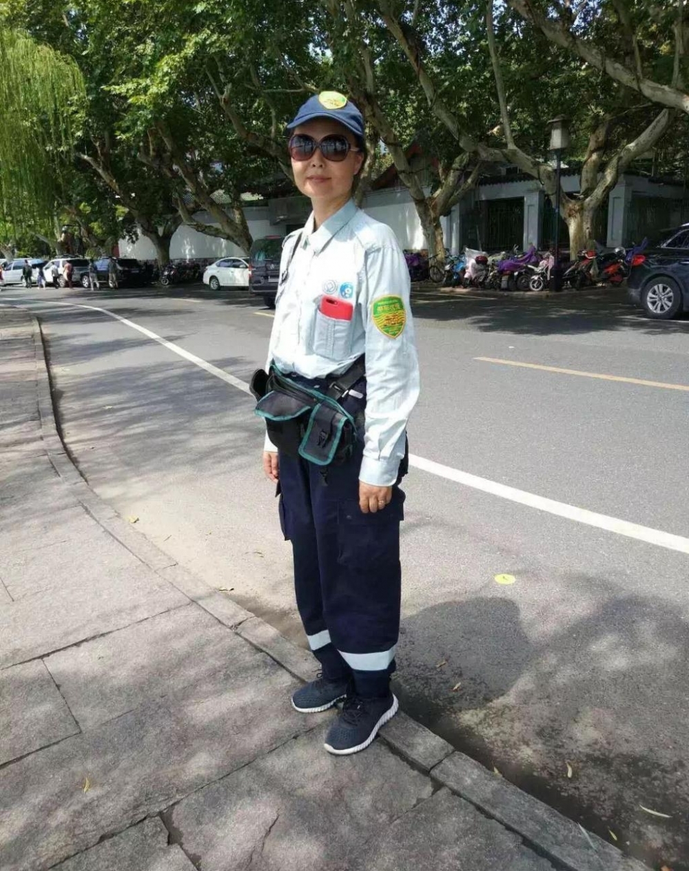 万家团圆的日子 杭州西湖边有一群人这样过中秋...