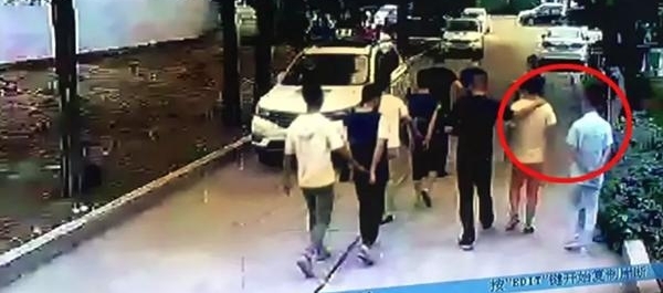 ����ͷĿ��������̽���鱻ץ �Գơ�һ��֮����