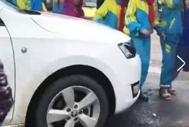 ������ƹ������׵Ķ��У����ǵķ�ŭ����ΰ��ţ�