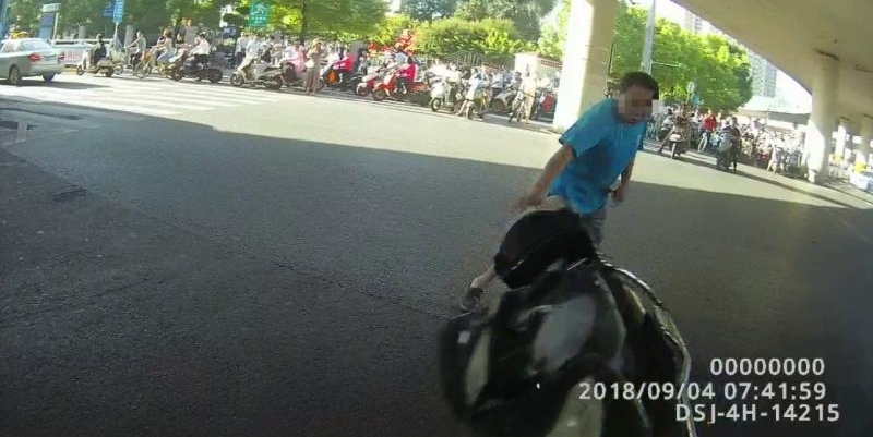 ���⸸�ӣ���綯��Υ�����˱��飬�����ſ�ҧ���������Ӹߺ���������ˡ�