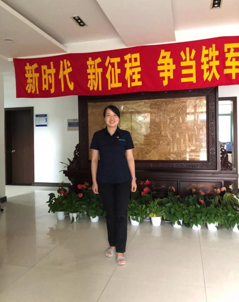 万家团圆的日子 杭州西湖边有一群人这样过中秋...