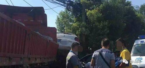 ��������ͷ����һ�γ��������ײ�ɡ���