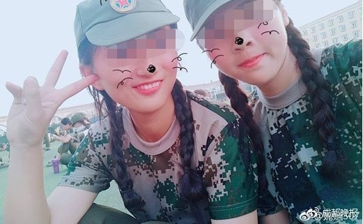 ��У��ѵ������涨:Ů������˫�黨�� ������A4ֽ