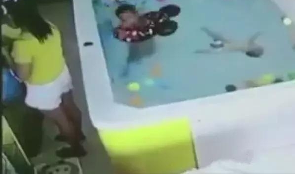 �����ż�����ƽ��ɽһ����11��ע���Ȯ���� ����ͬһ����ҧ�ˡ���