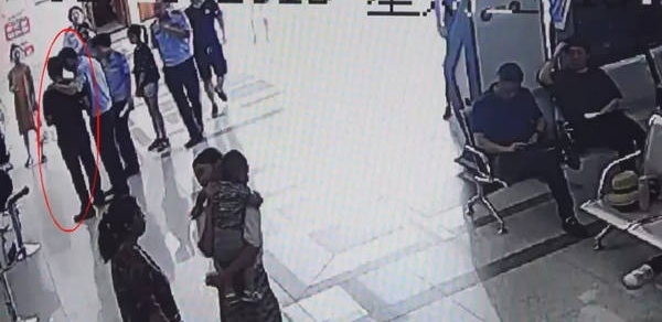 ����������ӷ���۰�ͨ��֤��ȴ�õ�һ�ſ�������ͨ��֤��