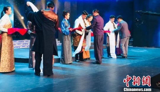�ຣ�ٰ조�ڼ�÷�䡱�������ѧ��ԭ��ʫ�����д����佱����