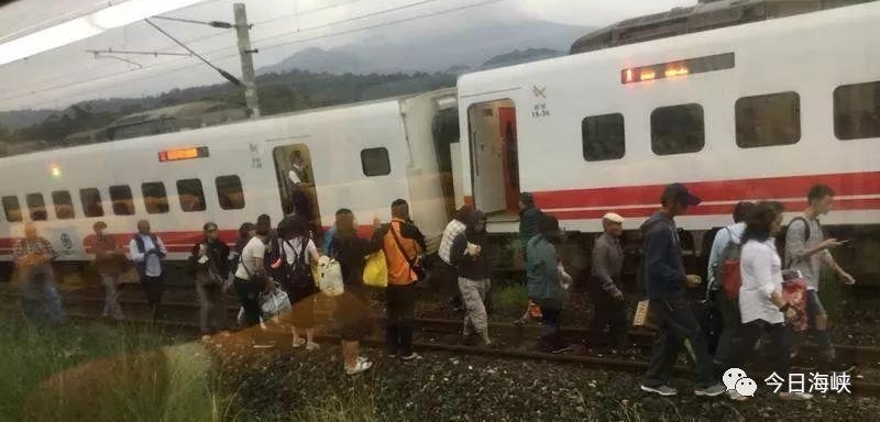 【海峡现场】记者直击台湾列车事故:重伤陆配手术中 另一陆配轻伤已回家