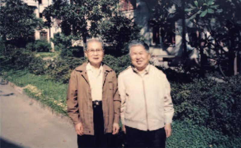 �Ϻ�������´����չ���չ����Ȼ����Ӣ���׶ص�����ѧ��ʿ����չ��