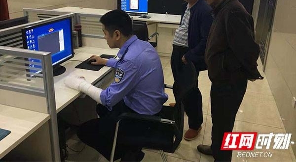 【警察故事】打着“石膏”办案的民警王浩