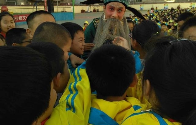 “戏曲进校园活动”走进东区小学