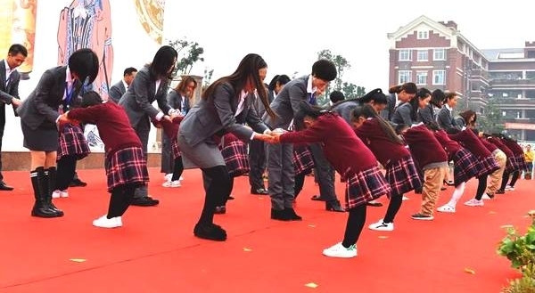 ̫���ʣ��˱�����ѧУ�����������ޡ�������С���ӣ����д�ͳ�Ļ���