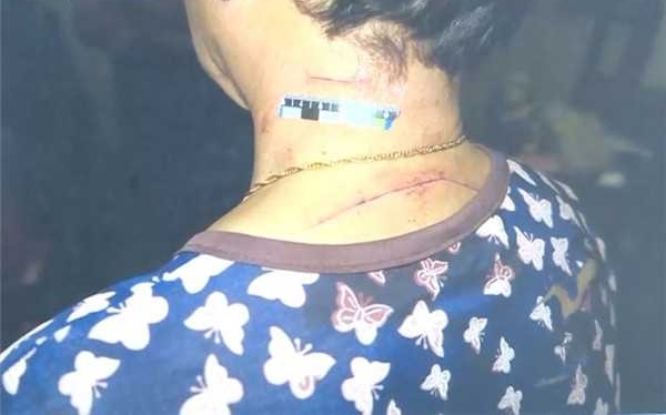 ��̫��ҹ������＂��＂վ�ڴ�ǰ �����ھ�����͵��