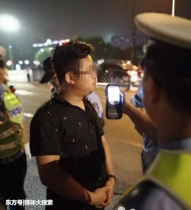 昆山俩兄弟酒驾后“团圆”,同一路口被交警查获