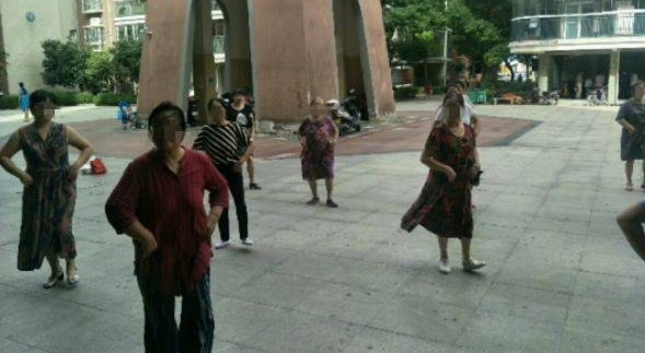 从早跳到晚的广场舞何时休?黄冈多小区居民有苦难言