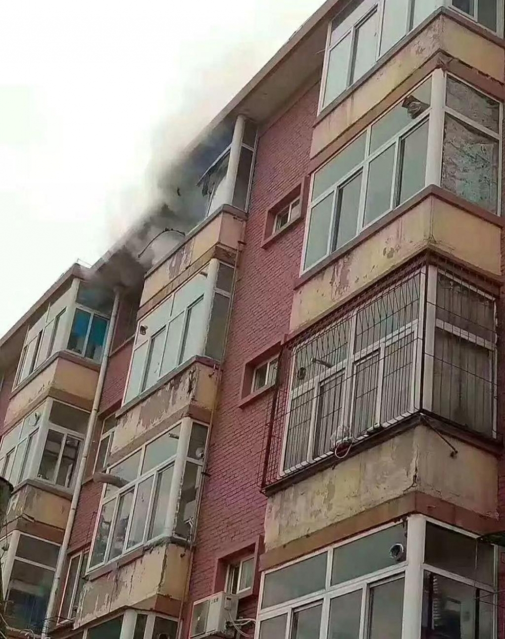 ��������ɽ�����������ӱ��������߽��߳�����������һ������