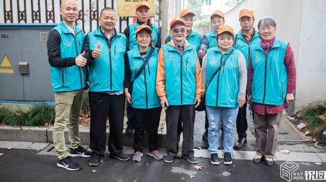 ������������죺Ϊ������������ʮ���� ȫ����Ͷ�빫����ҵ
