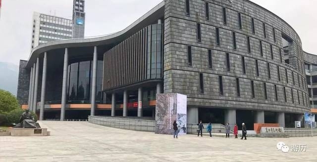 边走边看 | 旅途中的美展