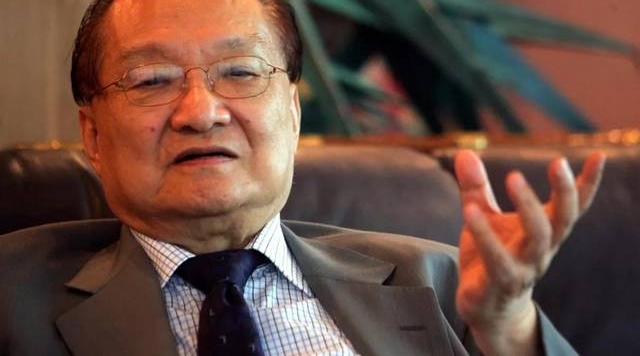 震惊!武侠泰斗金庸去世,享年94岁,一个时代结束了!