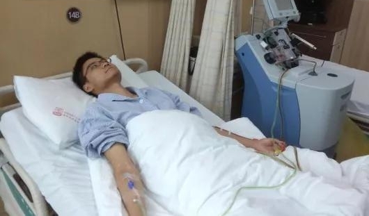 普陀小伙在1成人仪式上做的这个决定 感动了香港