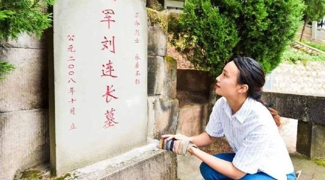 90后守墓人:祖孙四代为一个素不相识的连长守墓80年