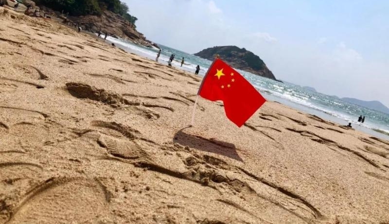 2018带着国旗去旅行!C位,都给五星红旗