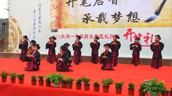 ̫���ʣ��˱�����ѧУ�����������ޡ�������С���ӣ����д�ͳ�Ļ���