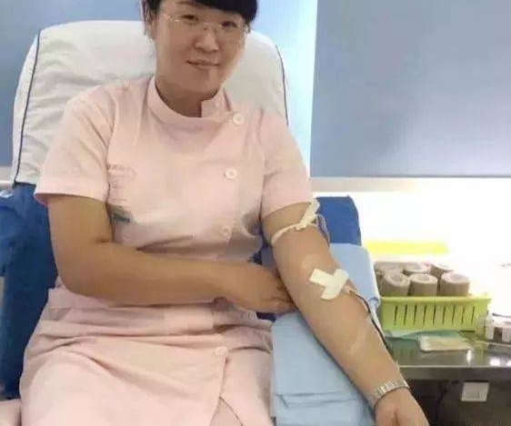 采血车护士街边救人:向我们求助,这是对我们的信任!