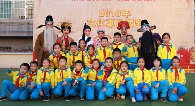 “戏曲进校园活动”走进东区小学