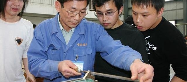 为啥现在老员工都不愿带新人?害怕自己没饭吃?网友的回复真相了
