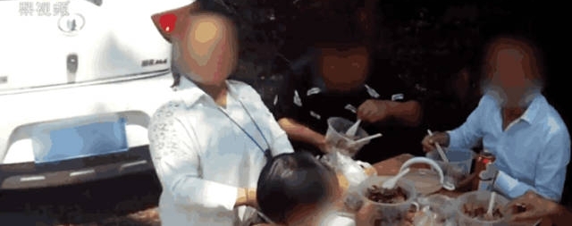�����һ��5���˸�����Ұ�ͣ�����˵С�����ˣ��������ڳԷ�