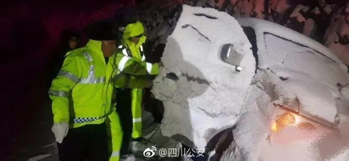 大雪致千余台车辆受困,警方紧急提醒:不要再去这个地方了!