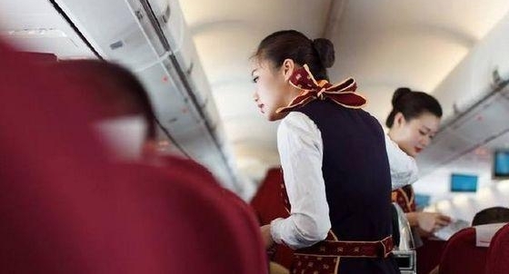 “飞机萝莉”走红,上演现实版实力坑爹,网友:这样真的好吗?