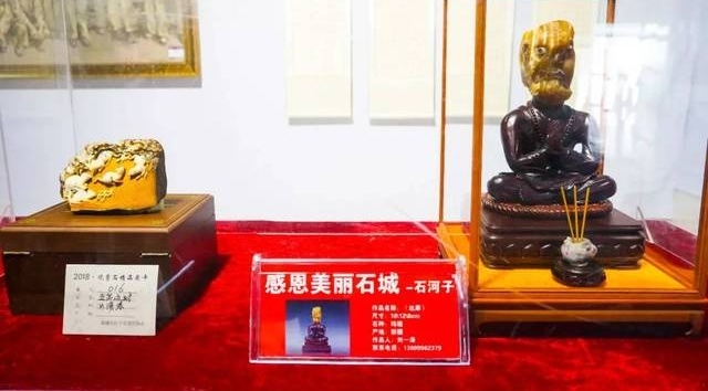 �½�ʯ���ӵ�ʮ�����ʯ�Ļ�������������ʢ��Ļ