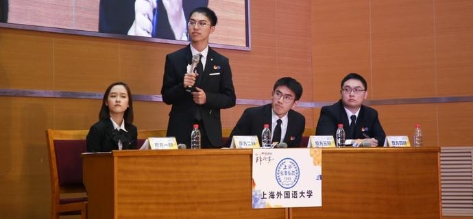 一个最佳辩手能看见凌晨几点的校园?“申城舌战”最大规模顶级辩论赛决出冠亚军