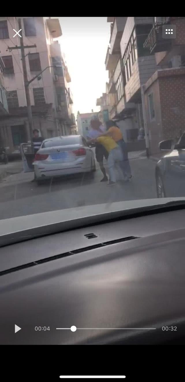 С����Ϊһ���µ��ִ�µ�˾�� ������˲���Ǯ