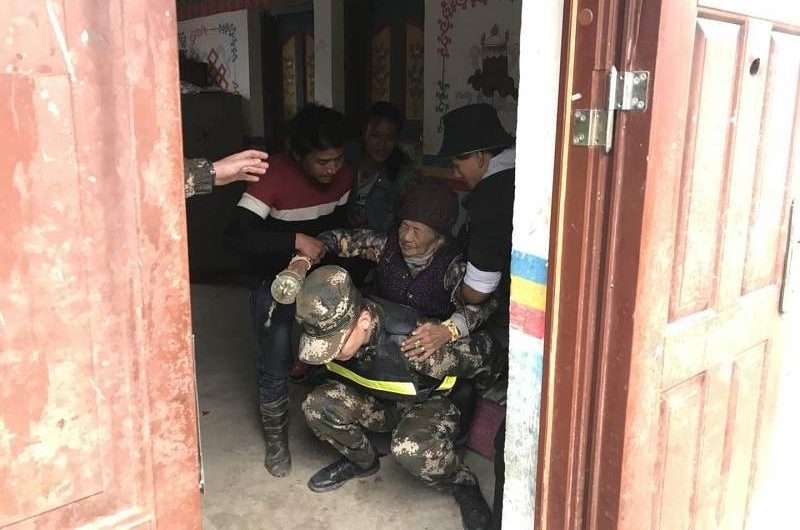 西藏山体滑坡致雅鲁藏布江断流形成堰塞湖 墨脱进入紧急状态