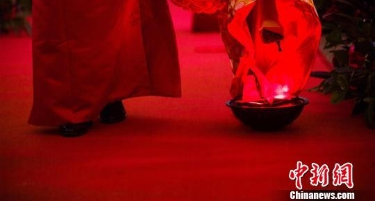 �人20�����˾ٰ촫ͳ��ʽ�������