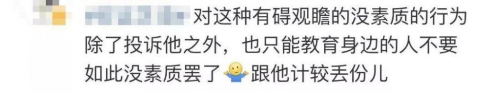 胖大妈乘飞机赤脚架到前排肩膀上,自称“芭蕾舞演员”脚受伤