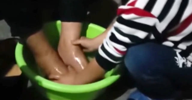 给爷爷奶奶捶背洗脚,幼儿园为孩子布置“特殊”家庭作业