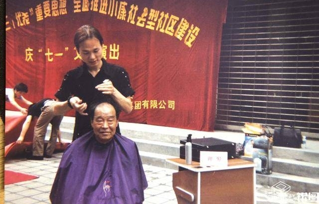 ������������죺Ϊ������������ʮ���� ȫ����Ͷ�빫����ҵ