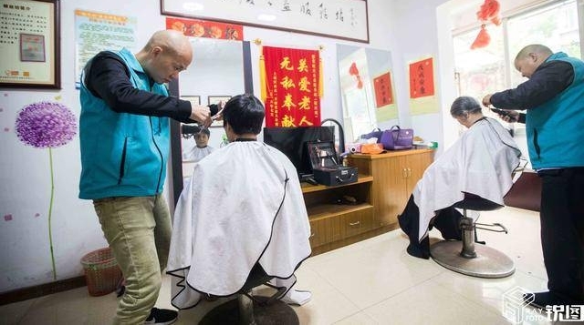 ������������죺Ϊ������������ʮ���� ȫ����Ͷ�빫����ҵ