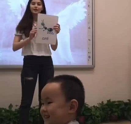 Ů��ʦ�ߺ����磬ֻ����̫���������ѣ������裬����ҽӺ��ӣ�