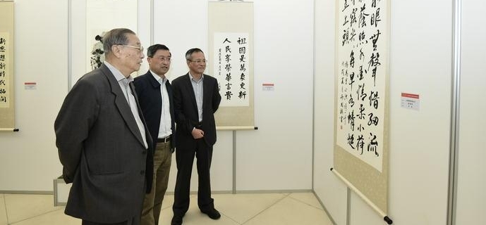 市经信系统离退休干部庆祝改革开放40周年书画摄影作品展开幕