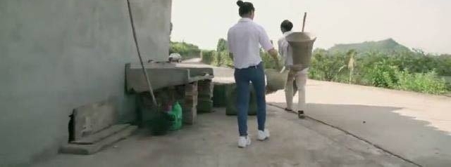90后守墓人:祖孙四代为一个素不相识的连长守墓80年