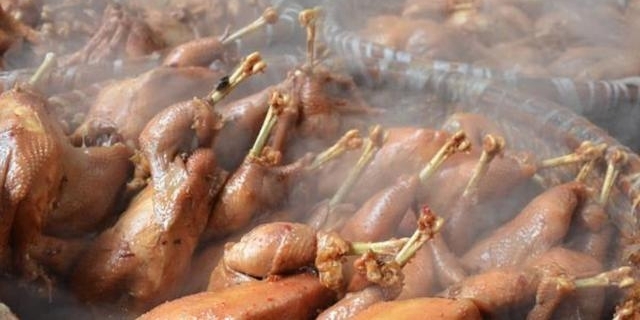 С���ڽ�ͷ�������������⣬4Сʱ��������һ��������ʳ