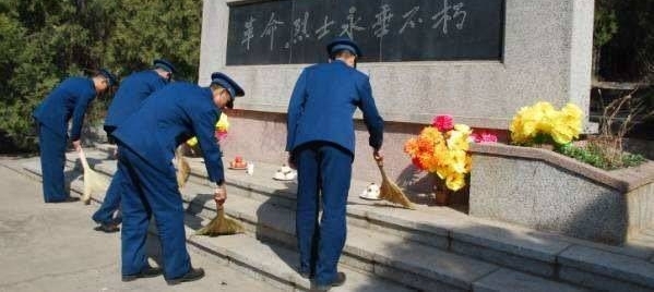 90后守墓人:祖孙四代为一个素不相识的连长守墓80年