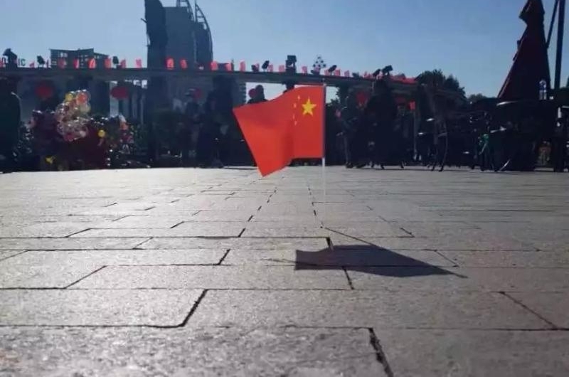2018带着国旗去旅行!C位,都给五星红旗