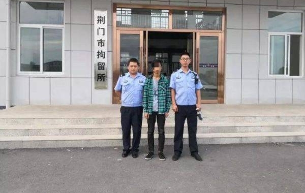 小伙网吧偷手机 民警三小时破案
