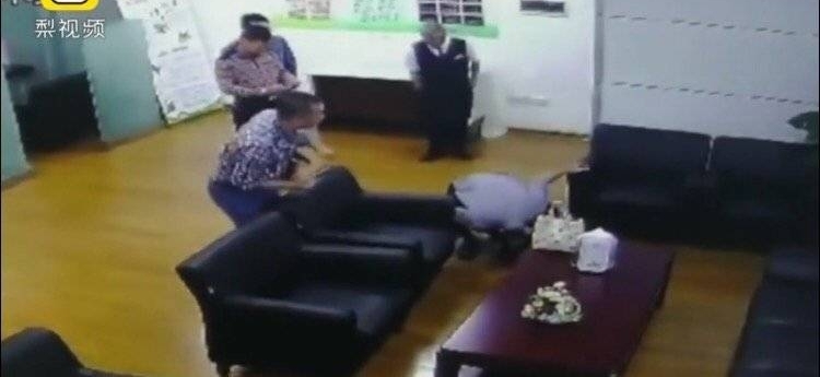 ���г��Ὺһ�룬2�״����ߴ���������ҵ�ŮԱ�����